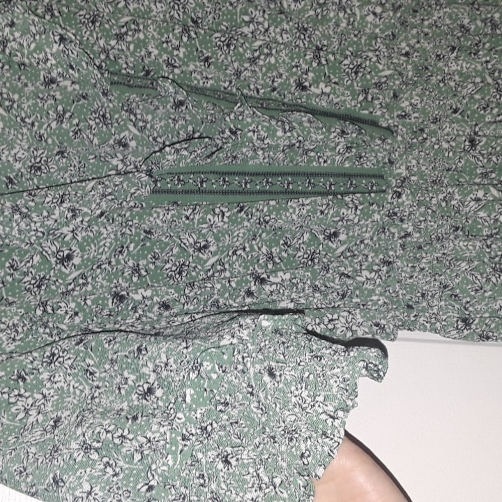 Max Studio Elbow Length Sleeve Print Tiered Maxi Dress ditsy floral Green White - Picture 16 of 17
